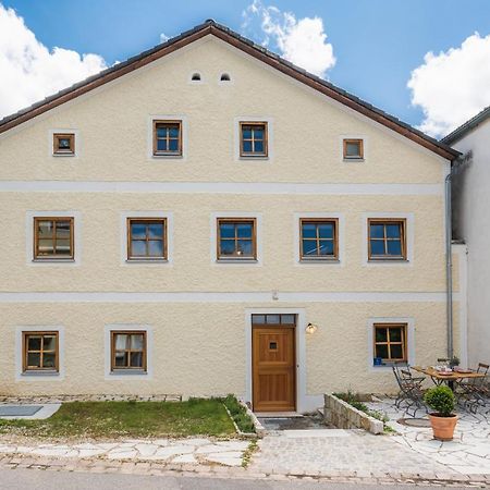 Gehobenes Ambiente In Historischer Wohnung Walting Luaran gambar