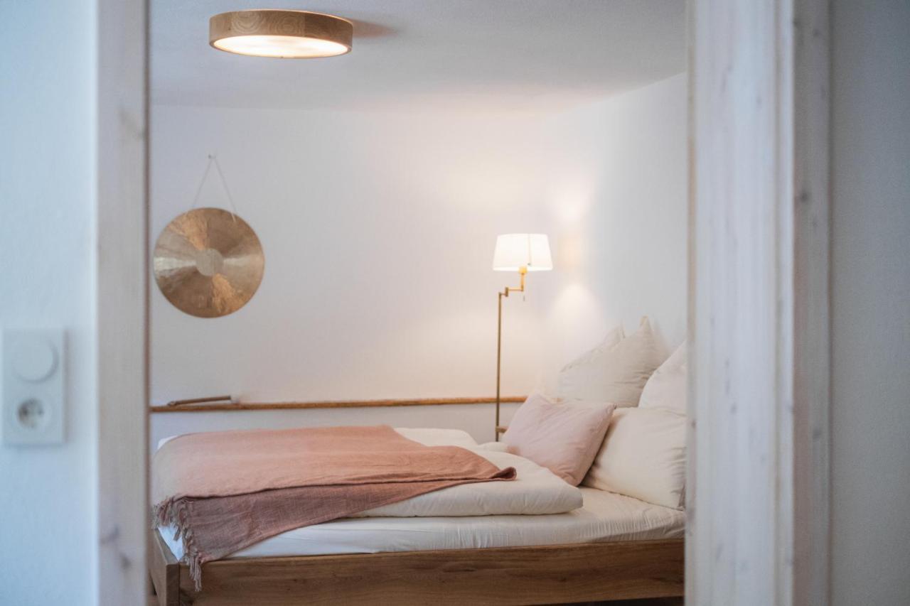 Gehobenes Ambiente In Historischer Wohnung Walting Luaran gambar