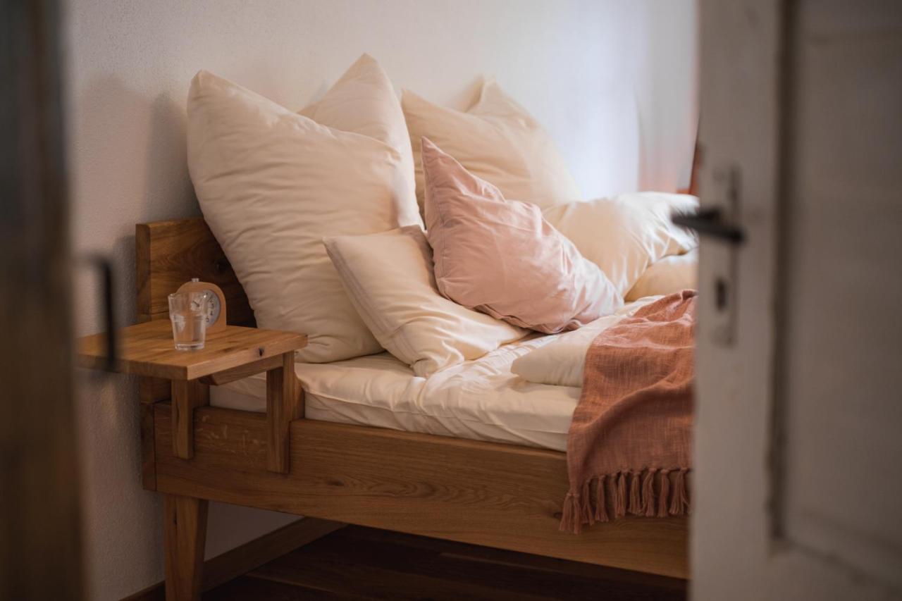Gehobenes Ambiente In Historischer Wohnung Walting Luaran gambar