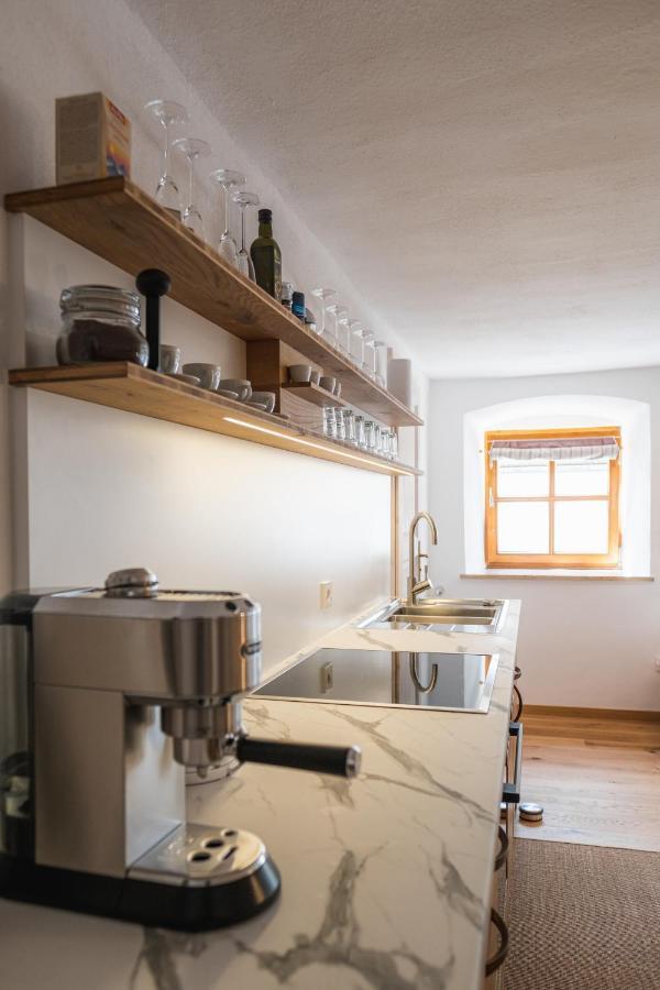 Gehobenes Ambiente In Historischer Wohnung Walting Luaran gambar
