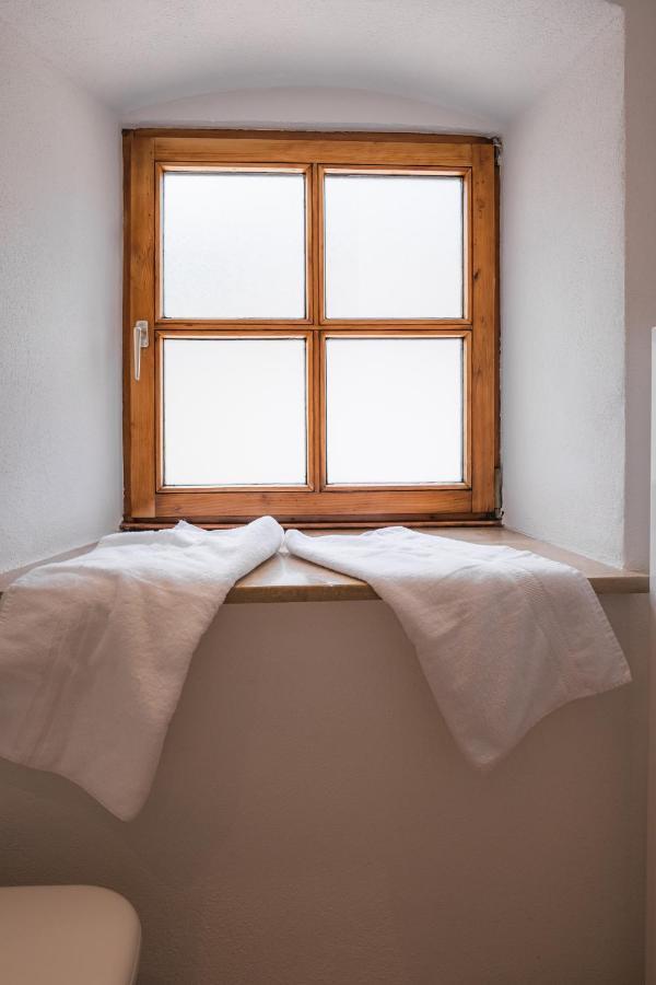 Gehobenes Ambiente In Historischer Wohnung Walting Luaran gambar