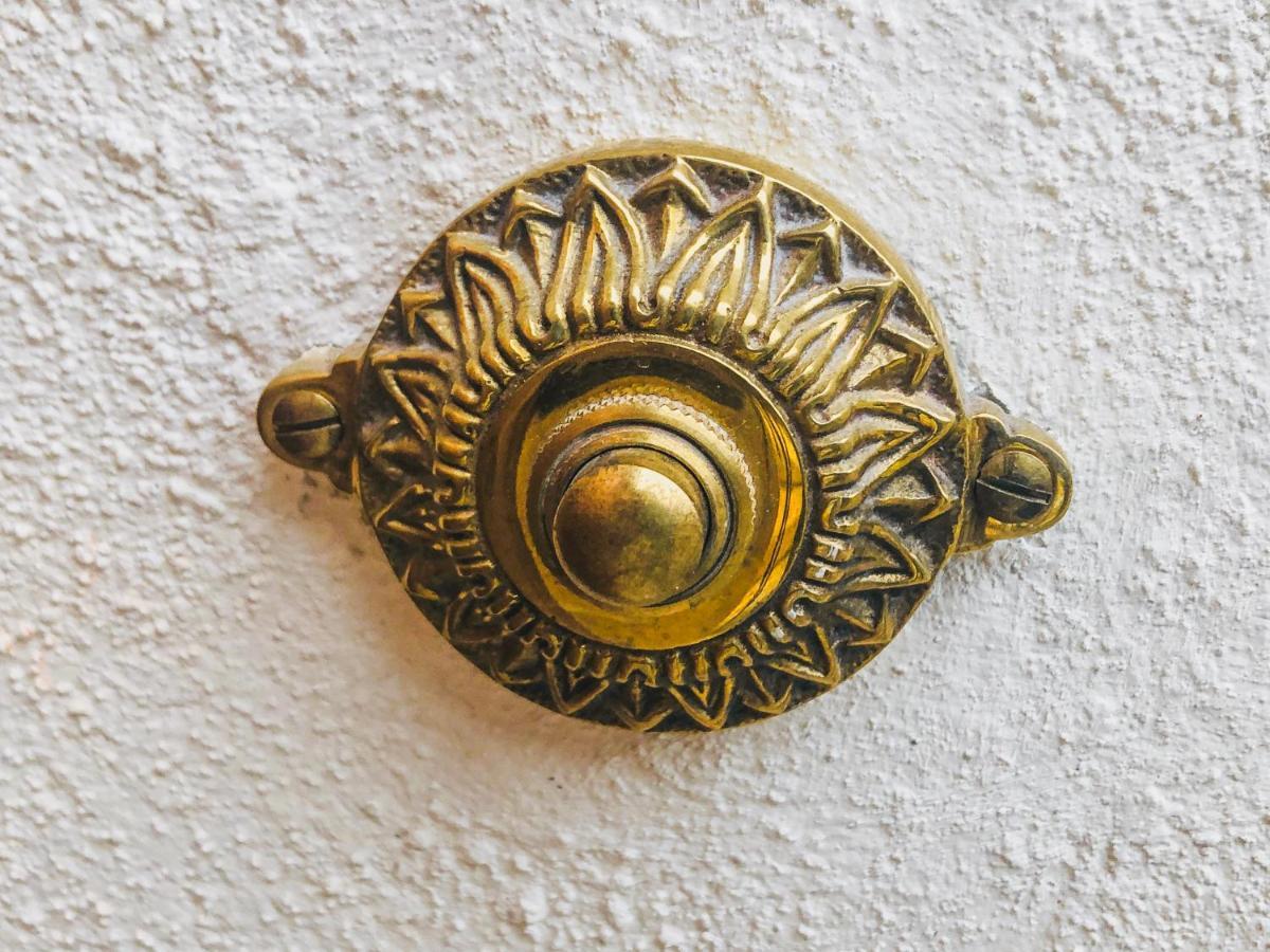 Gehobenes Ambiente In Historischer Wohnung Walting Luaran gambar