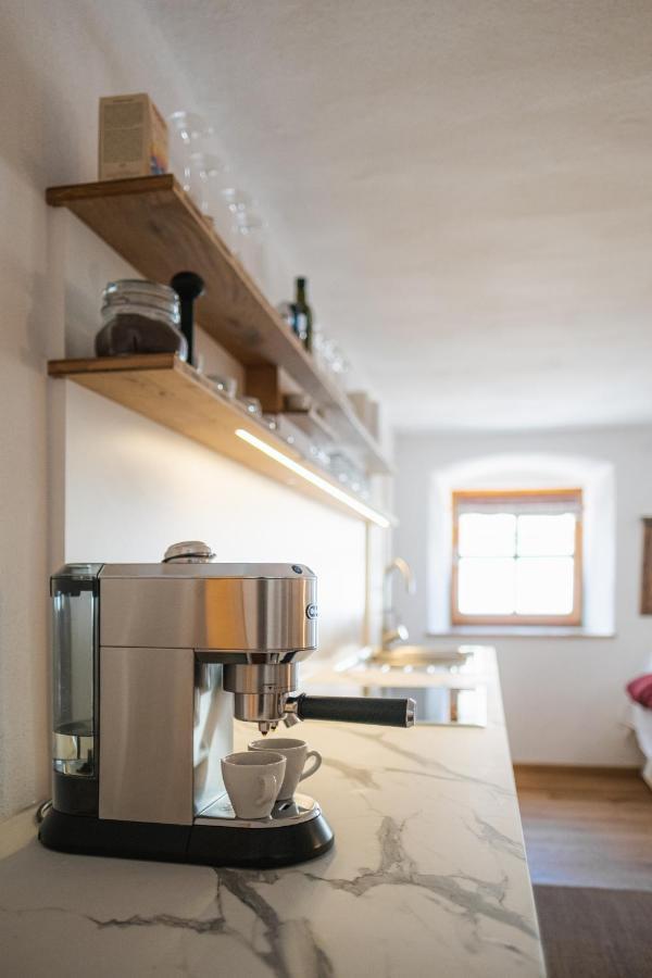 Gehobenes Ambiente In Historischer Wohnung Walting Luaran gambar