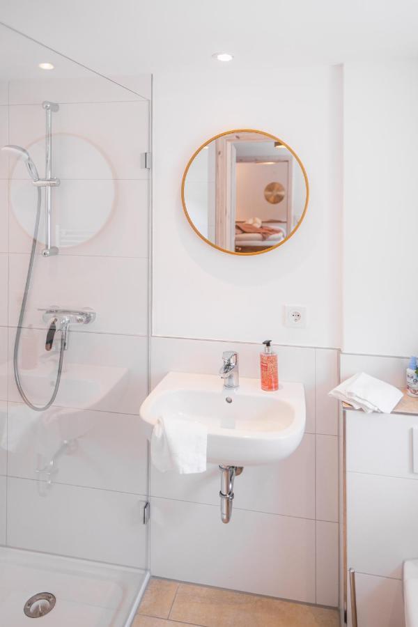 Gehobenes Ambiente In Historischer Wohnung Walting Luaran gambar
