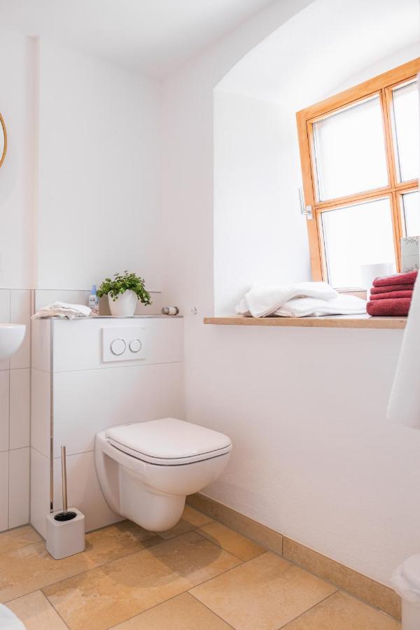 Gehobenes Ambiente In Historischer Wohnung Walting Luaran gambar