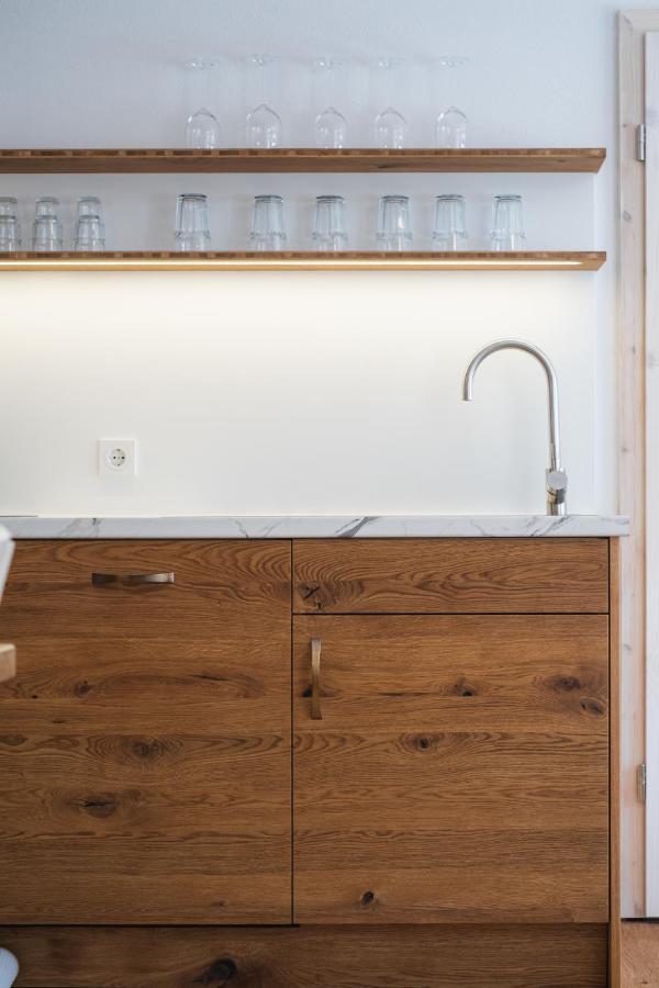 Gehobenes Ambiente In Historischer Wohnung Walting Luaran gambar