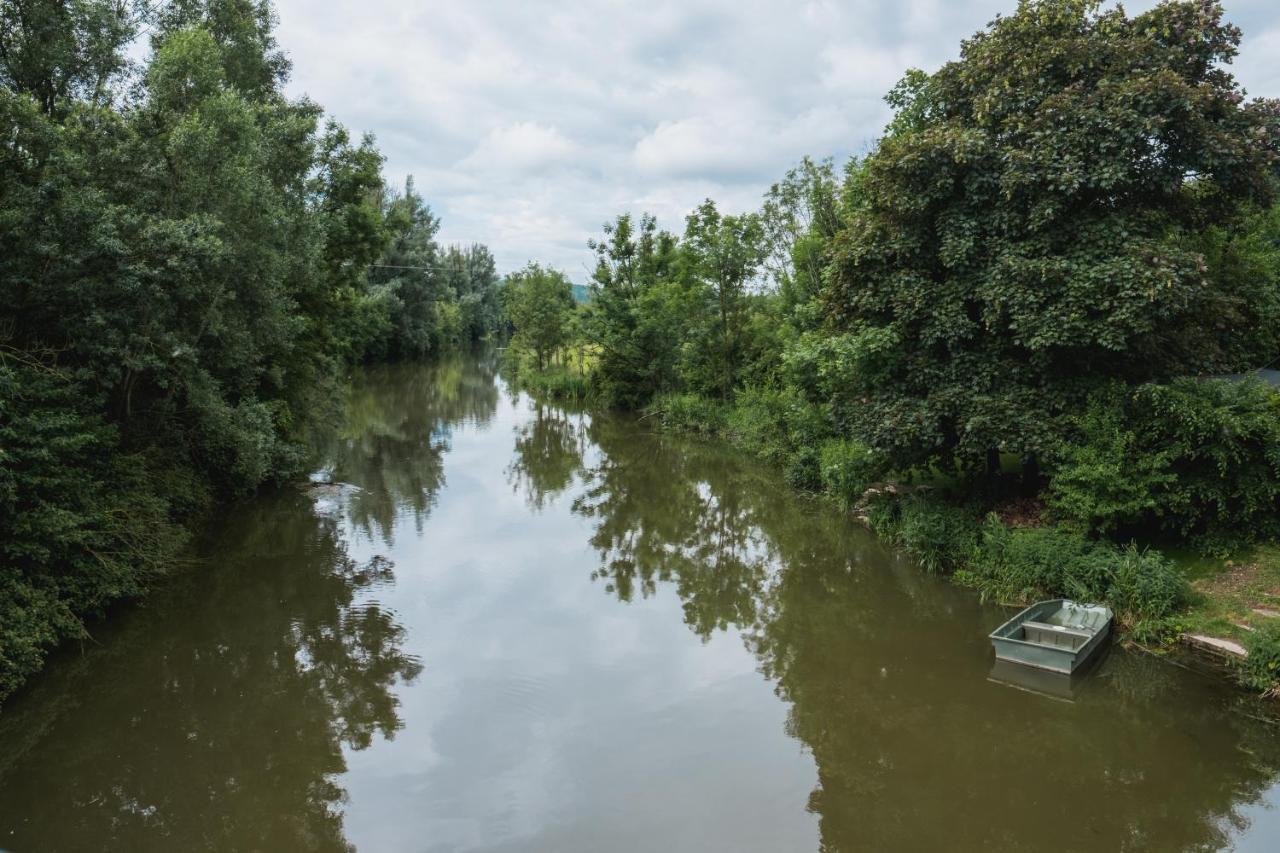 Gehobenes Ambiente In Historischer Wohnung Walting Luaran gambar