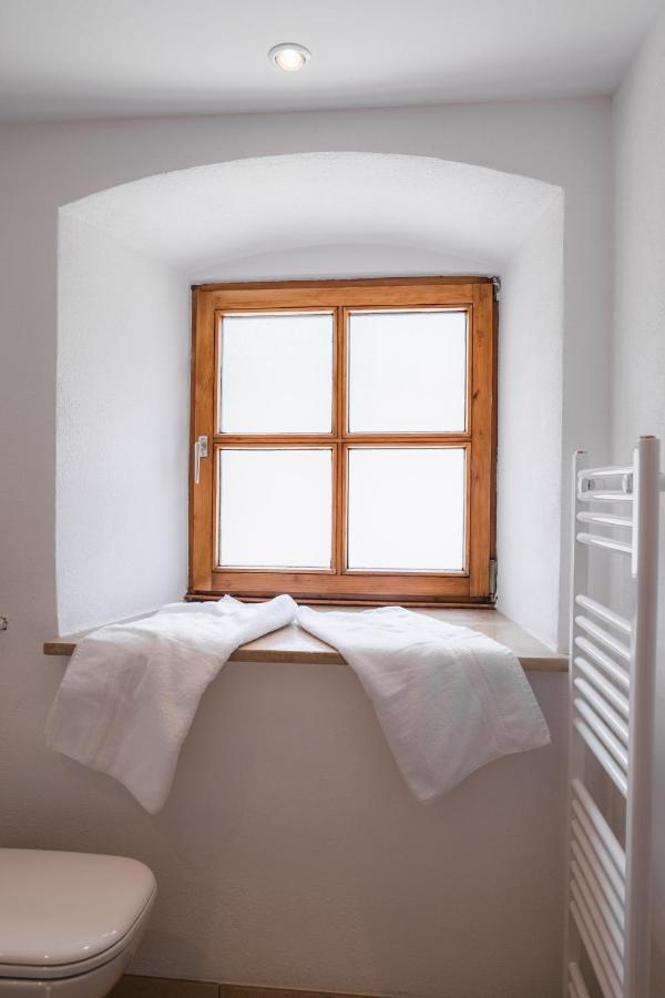 Gehobenes Ambiente In Historischer Wohnung Walting Luaran gambar