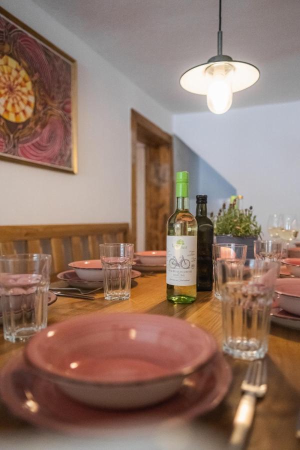 Gehobenes Ambiente In Historischer Wohnung Walting Luaran gambar