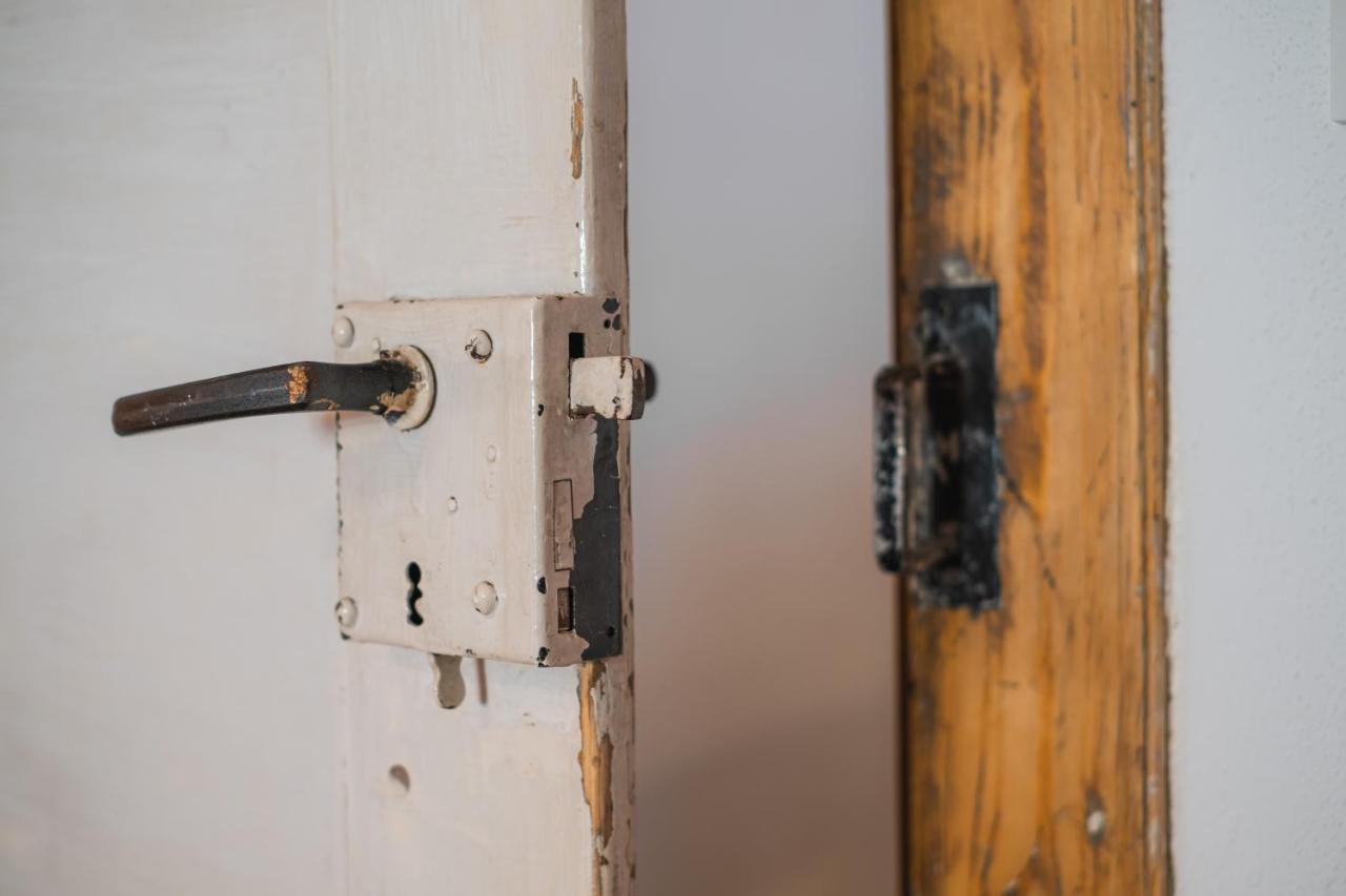 Gehobenes Ambiente In Historischer Wohnung Walting Luaran gambar